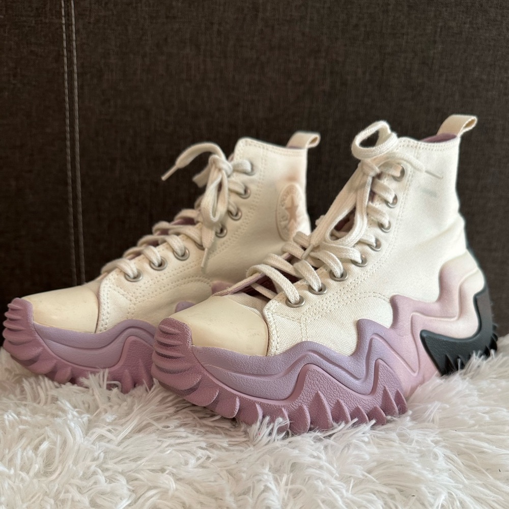Converse Run Star Hike Motion